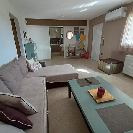 Apartamento Little Garden House Krinitsa Exterior foto