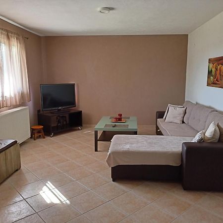 Apartamento Little Garden House Krinitsa Exterior foto